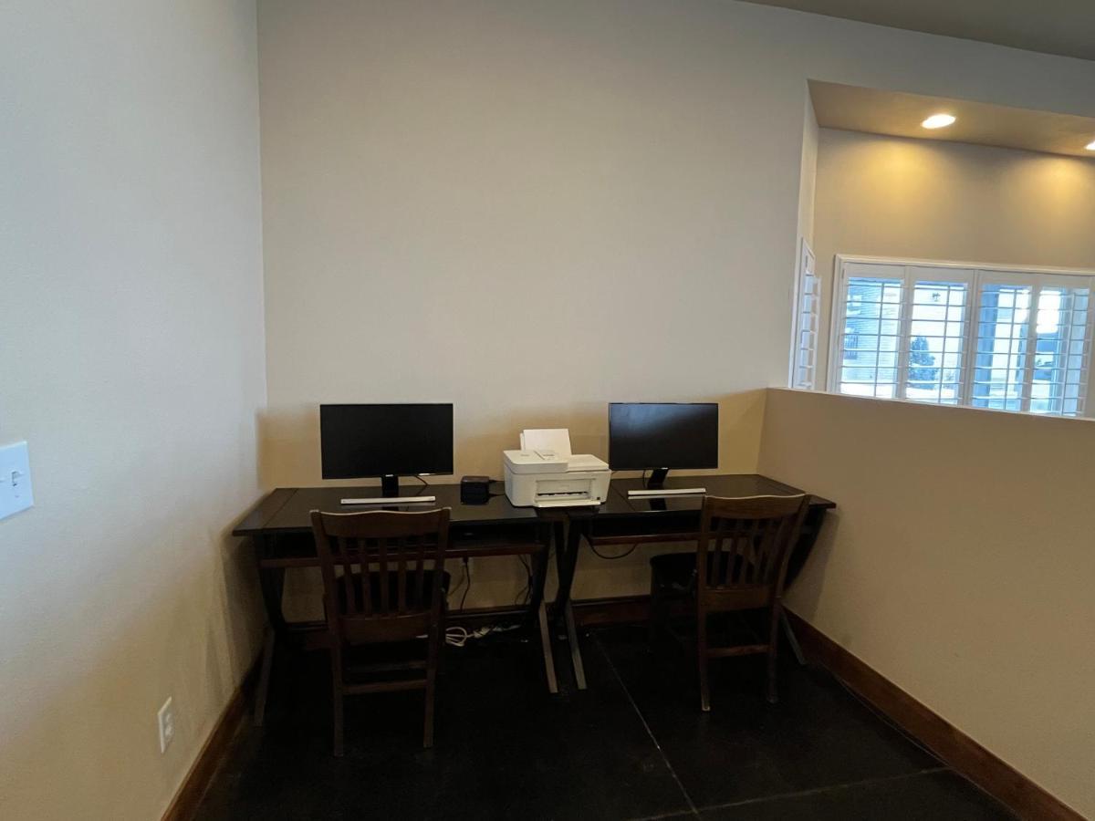 Dinosaur Inn & Suites Vernal Ngoại thất bức ảnh