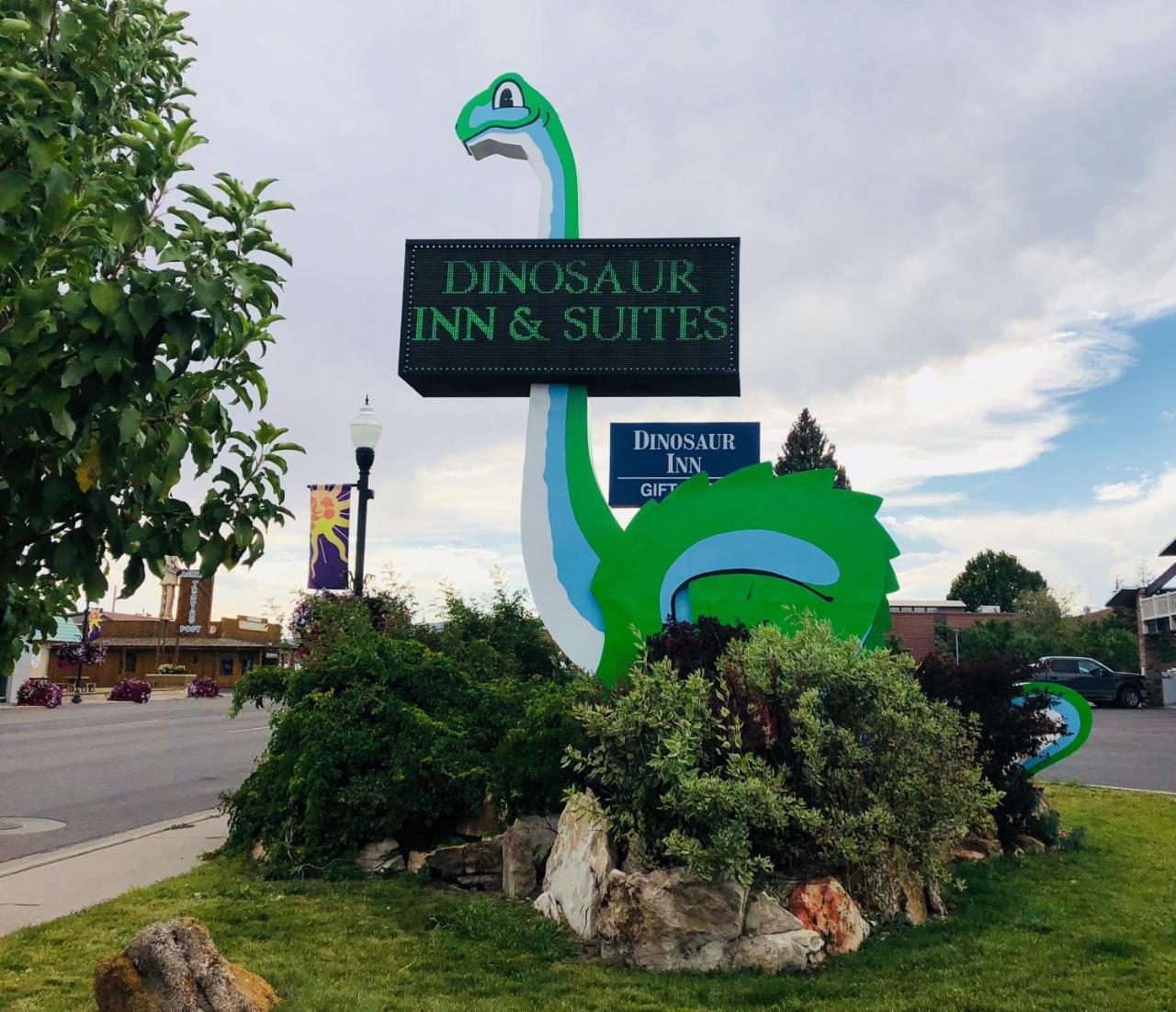 Dinosaur Inn & Suites Vernal Ngoại thất bức ảnh